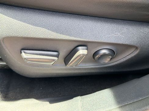 Used 2021 Toyota Highlander XLE AWD/4WD image 13