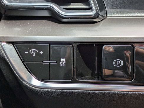 Used 2025 Kia Sportage EX FWD image 31