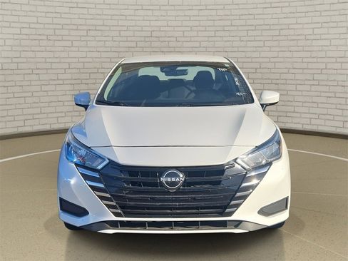 Used 2023 Nissan Versa SV w/ Electronics Package image 2