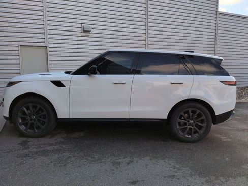 Used 2024 Land Rover Range Rover Sport SE image 11