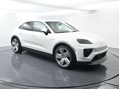 Certified 2025 Porsche Macan 4 Electric image 17