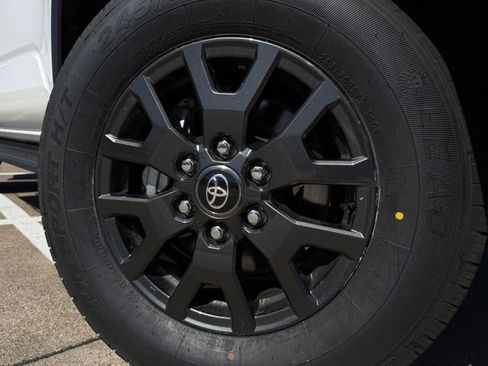 Used 2025 Toyota 4Runner SR5 image 10