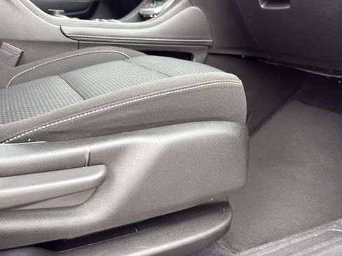 Used 2023 GMC Acadia SLE image 24