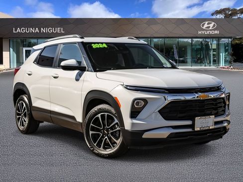 Used 2024 Chevrolet TrailBlazer LT FWD image 1