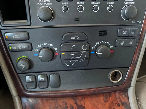 Used 2006 Volvo XC70 Ocean Race Edition AWD/4WD image 38