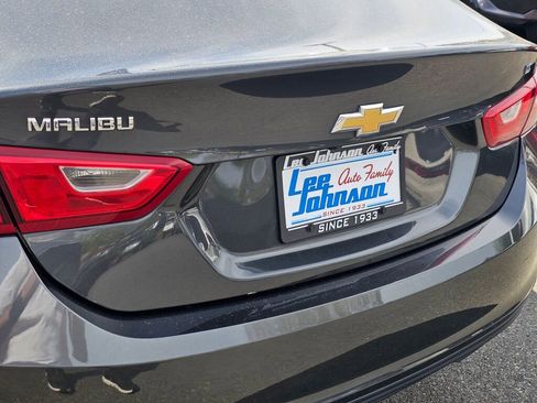 Used 2017 Chevrolet Malibu LT FWD image 23