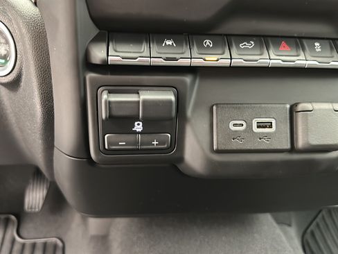 Used 2023 Chevrolet Silverado 1500 Custom AWD/4WD image 19