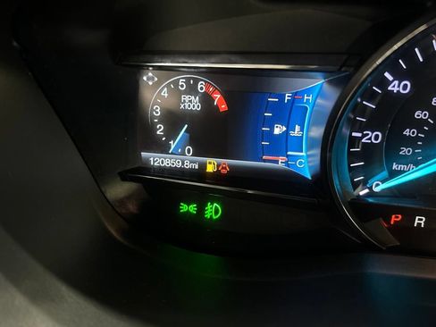 Used 2018 Ford Explorer XLT w/ Equipment Group 202A AWD/4WD image 16
