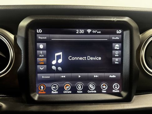 Used 2019 Jeep Wrangler Unlimited Sahara w/ Uconnect 4C Nav & Sound Group AWD/4WD image 4