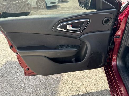Used 2015 Chrysler 200 Limited w/ Convenience Group FWD image 11