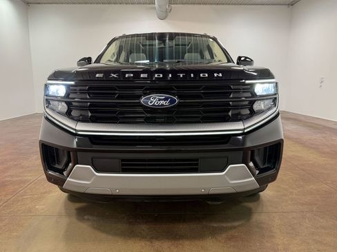 Used 2025 Ford Expedition Max Platinum w/ Driver's Package AWD/4WD image 40