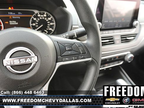 Used 2025 Nissan Altima 2.5 SV FWD image 21