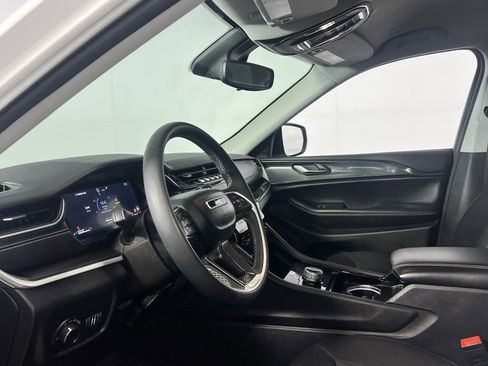 Certified 2023 Jeep Grand Cherokee Laredo image 22