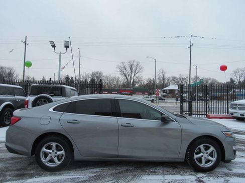 Used 2023 Chevrolet Malibu LS image 4