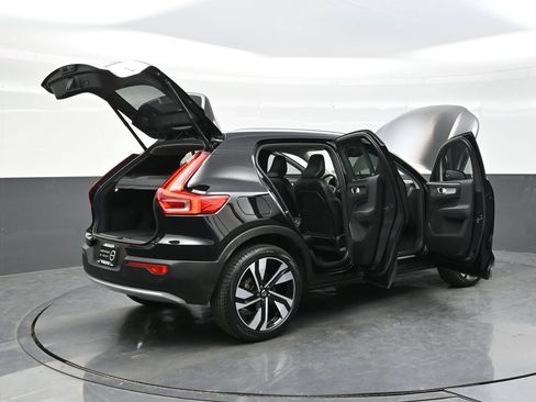 Used 2024 Volvo XC40 B5 Ultimate w/ Protection Package Premier AWD/4WD image 44
