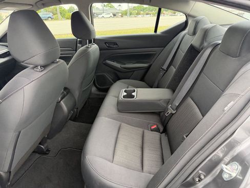 Used 2025 Nissan Altima 2.5 SV FWD image 13