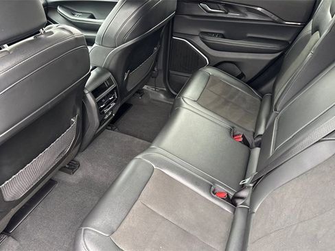 Used 2022 Jeep Grand Cherokee Altitude image 5