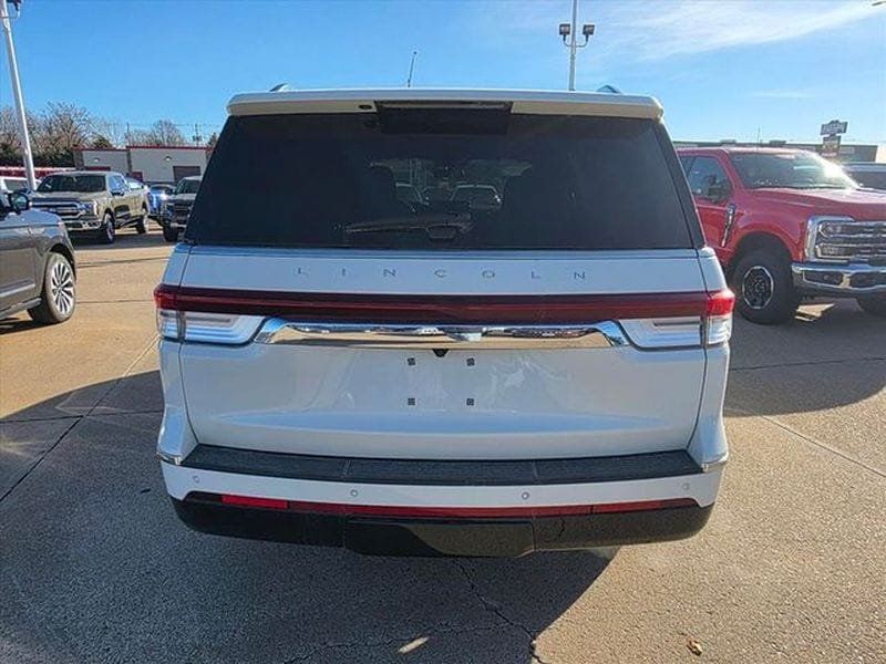 Used 2023 Lincoln Navigator Reserve AWD/4WD image 5