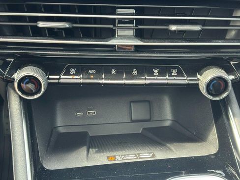 New 2026 Chevrolet Traverse RS w/ LPO, Floor Liner Package AWD/4WD image 19