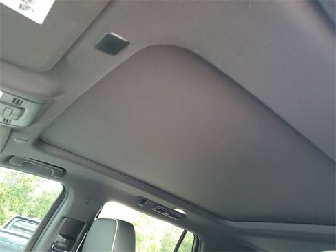 Used 2022 GMC Yukon SLT w/ SLT Premium Package image 22