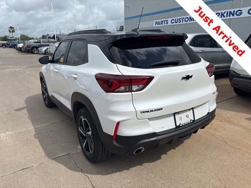 Used 2023 Chevrolet TrailBlazer RS w/ Sun and Liftgate Package FWD image 11