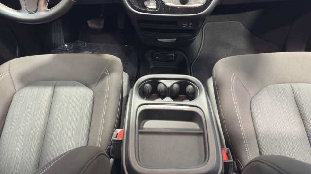 Used 2020 Chrysler Pacifica Touring w/ S Appearance Package FWD image 20