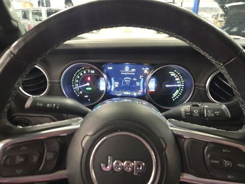 Used 2023 Jeep Wrangler Unlimited Sahara w/ Cold Weather Group AWD/4WD image 17