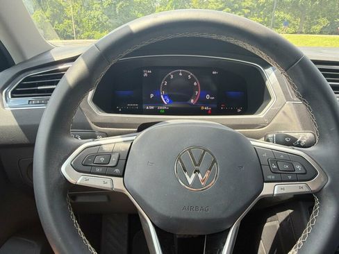 Used 2022 Volkswagen Tiguan SE FWD image 18