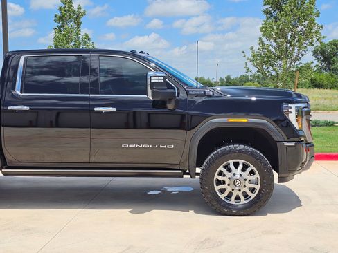Used 2024 GMC Sierra 3500 Denali Ultimate AWD/4WD image 8