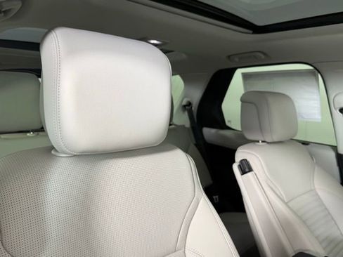 Certified 2025 Land Rover Discovery S image 29