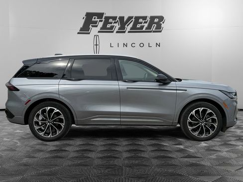 Used 2024 Lincoln Nautilus Reserve w/ Equipment Group 202A AWD/4WD image 6