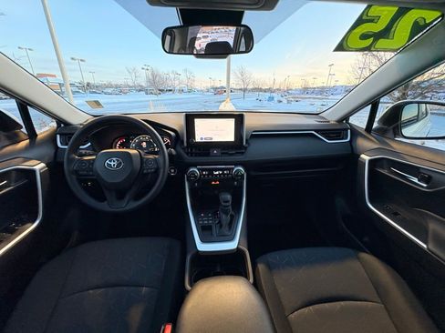 Used 2025 Toyota RAV4 XLE image 12