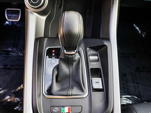 Used 2025 Alfa Romeo Tonale w/ Premium Package image 21