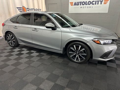 Used 2024 Honda Civic EX-L image 2