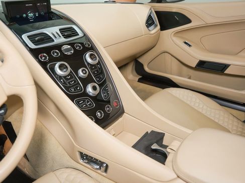 Used 2014 Aston Martin Vanquish Coupe image 39