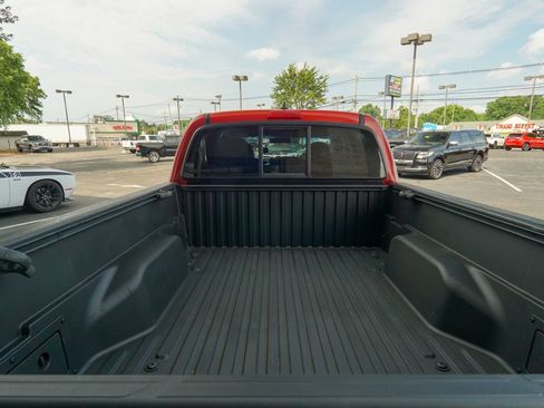 Used 2014 Toyota Tacoma 4x4 Double Cab w/ TRD Sport Package image 9