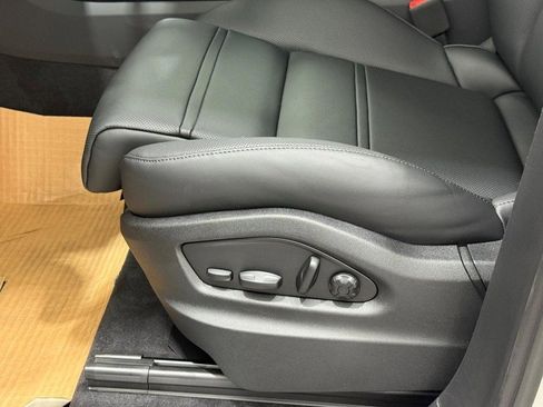 New 2025 Porsche Cayenne E-Hybrid image 24