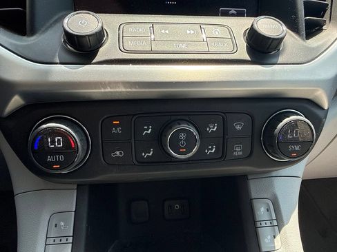 Used 2017 GMC Acadia SLT FWD image 31