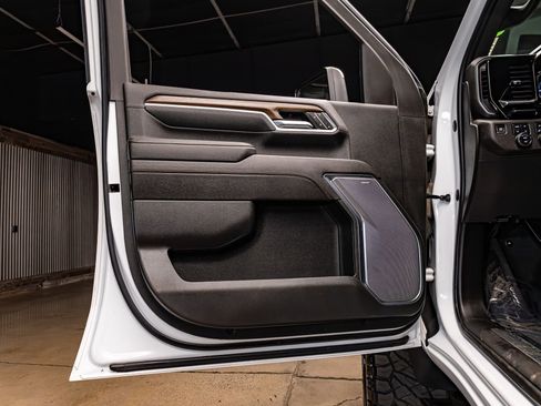 Used 2024 Chevrolet Silverado 2500 High Country w/ High Country Premium Package image 32