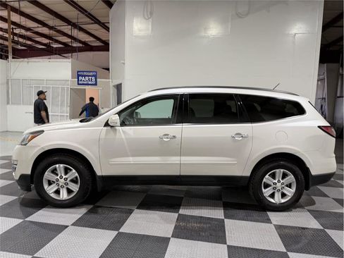 Used 2014 Chevrolet Traverse LT image 7