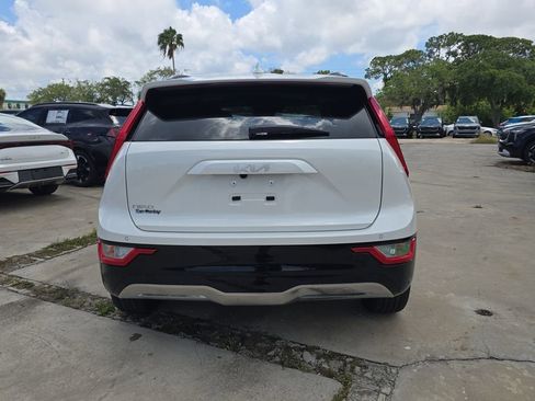 New 2026 Kia Niro Wind FWD image 7