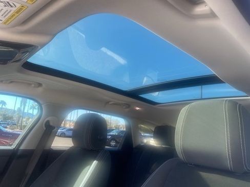 Used 2019 Land Rover Range Rover Velar image 17