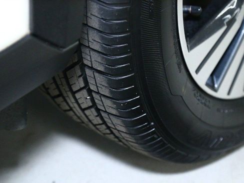 Certified 2023 Nissan Rogue SV image 38