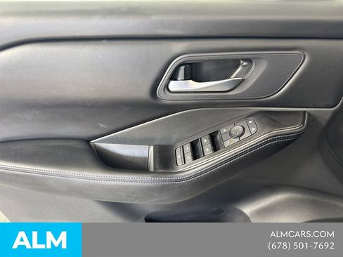 Used 2025 Nissan Rogue SV image 14