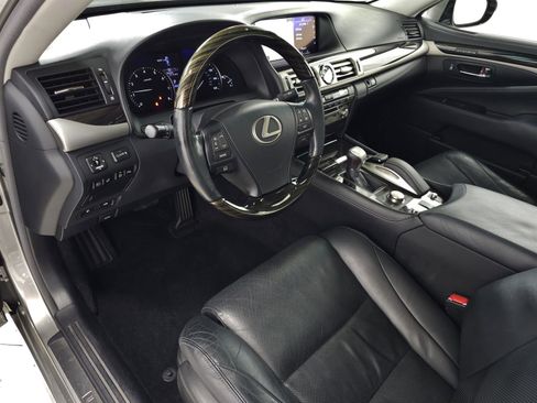 Used 2017 Lexus LS 460 AWD image 14