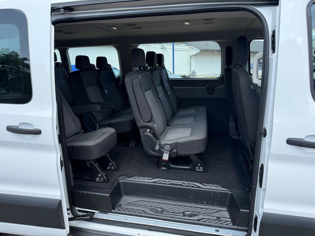 Used 2023 Ford Transit 350 XLT RWD image 4