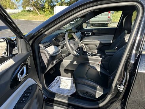 Used 2024 Jeep Compass Limited image 37