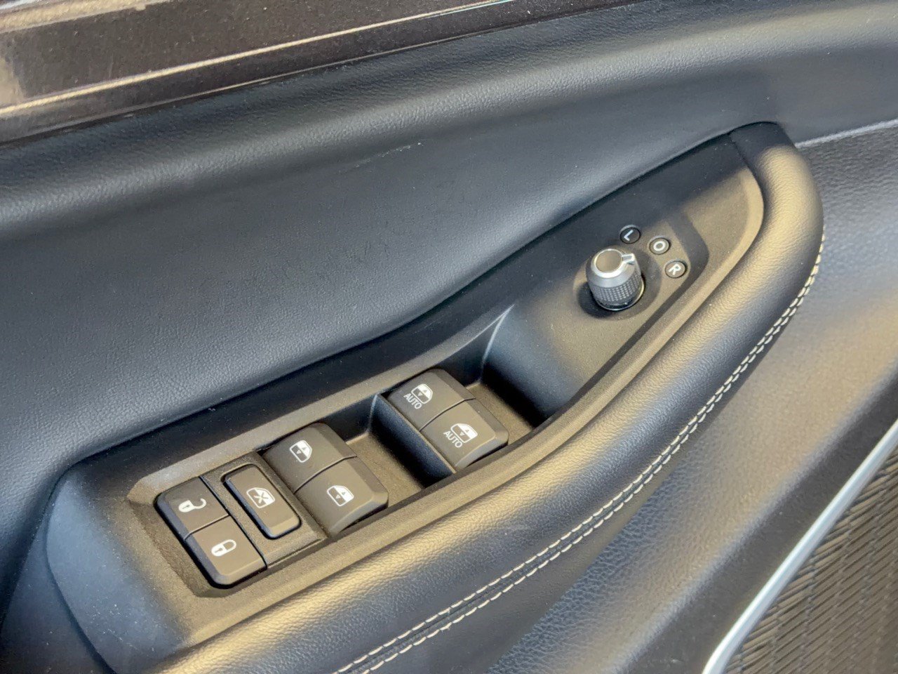 Used 2021 Jeep Grand Cherokee L Laredo RWD image 15