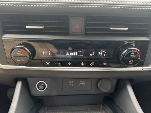 Used 2023 Nissan Rogue SV image 16