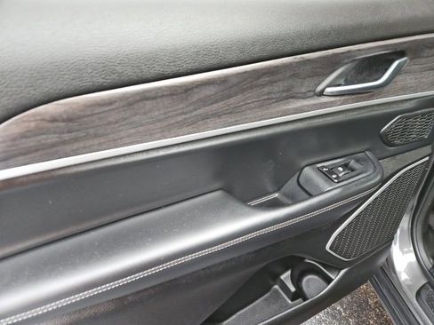 Used 2022 Jeep Grand Cherokee L Limited image 25